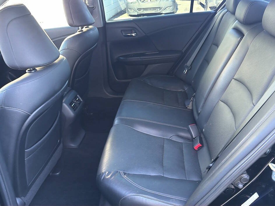 Used 2014 Honda Accord Touring image 16