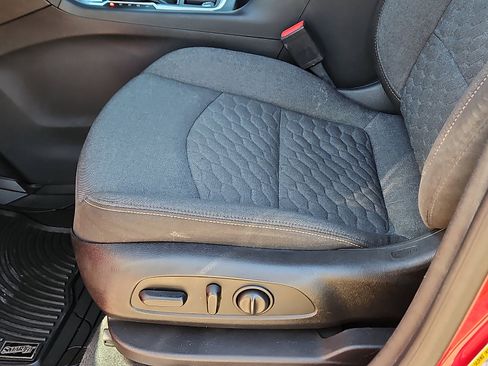 Used 2018 Chevrolet Equinox LT image 12