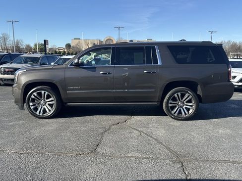 Used 2020 GMC Yukon XL Denali w/ Denali Premium Package image 14