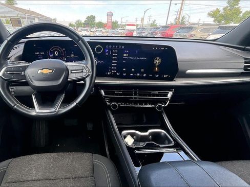 Used 2024 Chevrolet Traverse LT FWD image 7