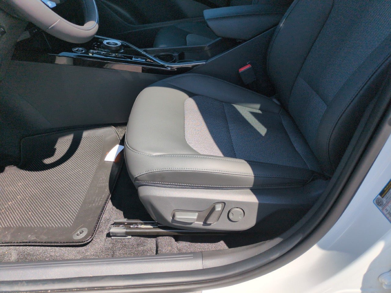 New 2026 Kia Niro Wind FWD image 13