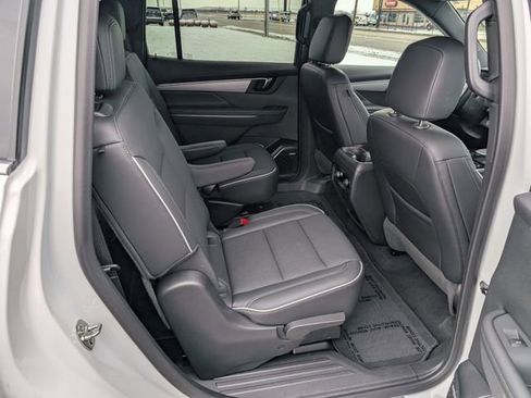 Used 2025 Buick Enclave Preferred image 6