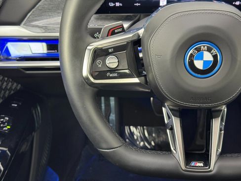 Used 2023 BMW i7 xDrive60 w/ Executive Package 2 image 23