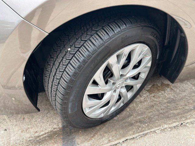 Used 2017 Toyota Corolla LE w/ Carpet Mat Package (TMS) FWD image 36