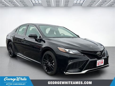 Used 2022 Toyota Camry XSE image 1