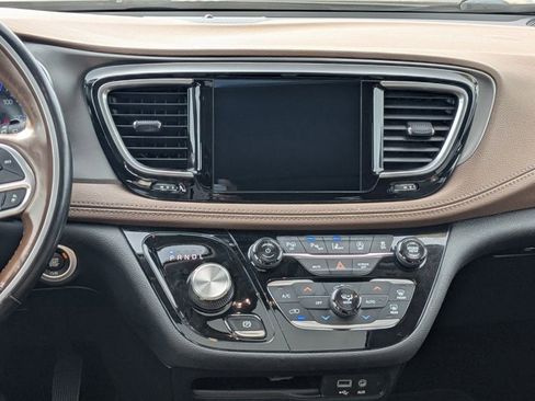 Used 2019 Chrysler Pacifica Limited w/ Tire & Wheel Group image 18