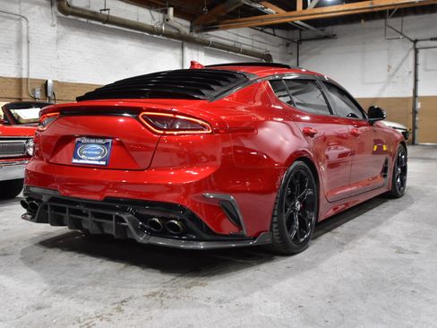 Used 2018 Kia Stinger GT2 image 9