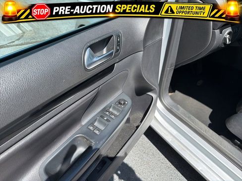 Used 2014 Volkswagen Jetta SE FWD image 35