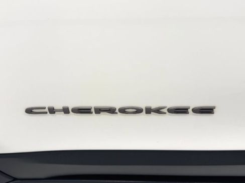 Used 2020 Jeep Cherokee Trailhawk w/ Cold Weather Group AWD/4WD image 16
