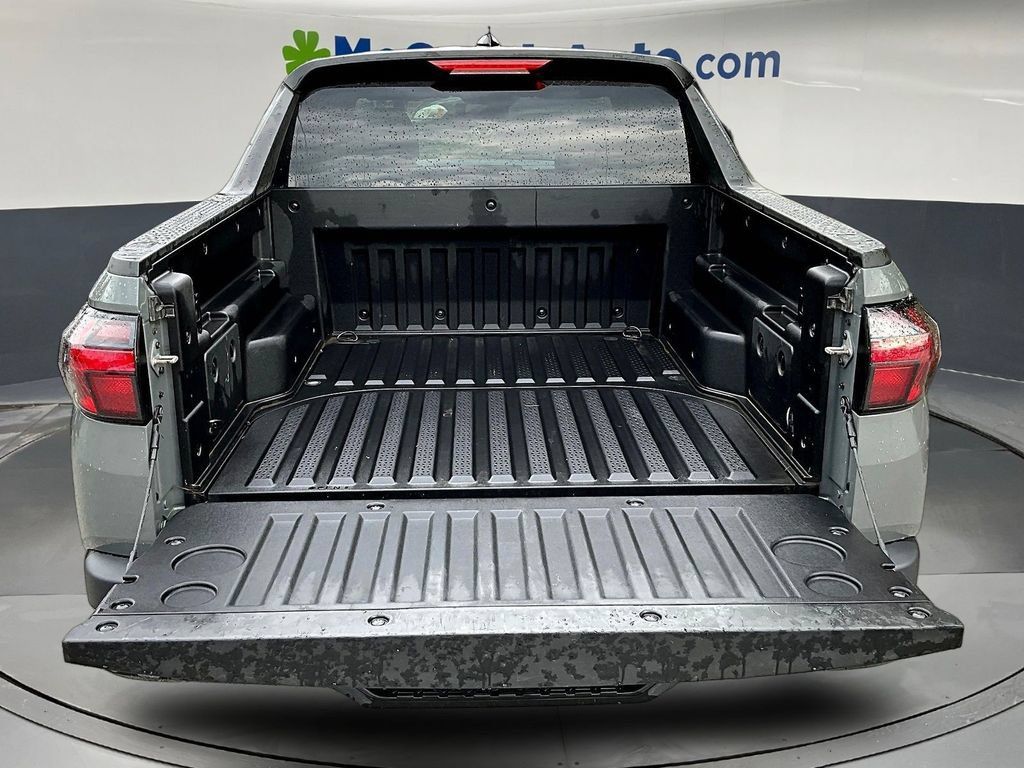 Used 2025 Hyundai Santa Cruz SE AWD/4WD image 10