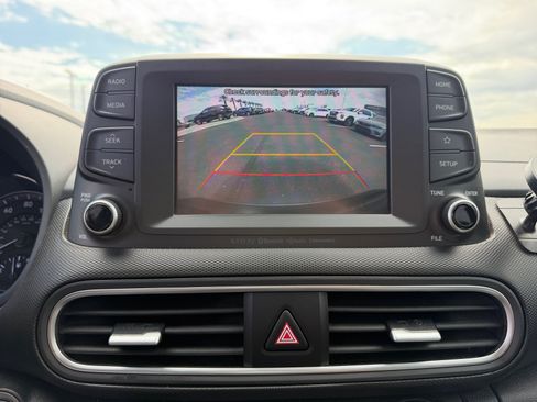 Used 2021 Hyundai Kona Limited FWD image 29