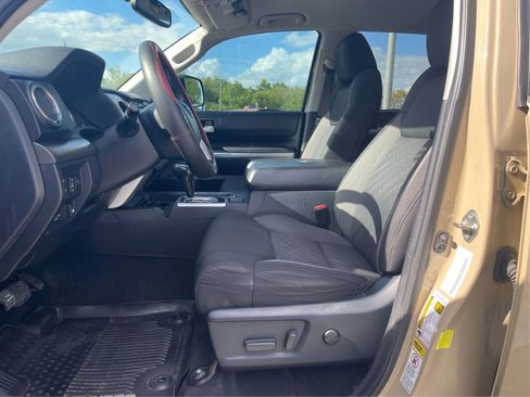 Used 2017 Toyota Tundra SR5 w/ SR5 Upgrade Package image 9