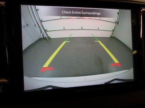 Used 2024 Chrysler Pacifica Touring-L image 24