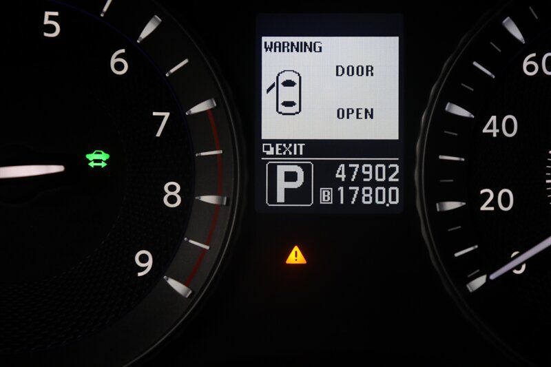 Used 2013 INFINITI M35 w/ Premium Pkg RWD image 12