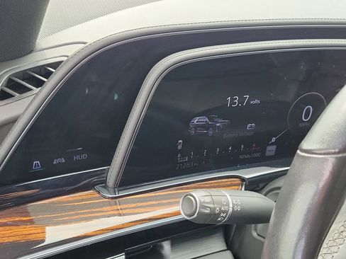 Used 2021 Cadillac Escalade ESV Premium Luxury w/ Performance Package RWD image 31