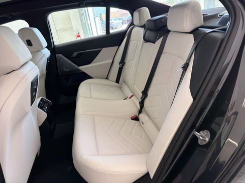 Used 2024 BMW i5 eDrive40i w/ M Sport Package RWD image 22