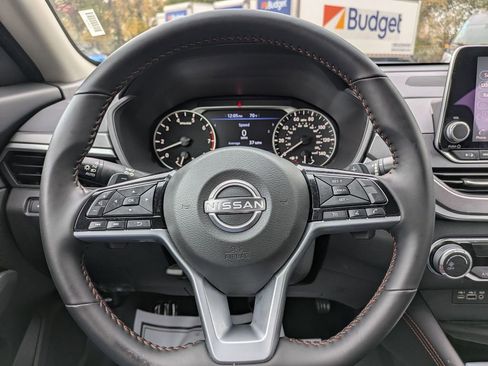 Used 2025 Nissan Altima 2.5 SR image 16