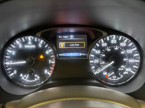 Used 2017 Nissan Pathfinder Platinum AWD/4WD image 10