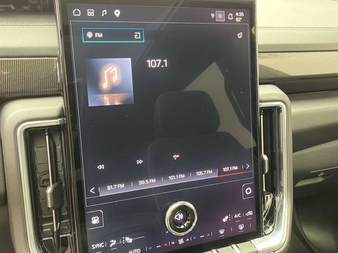 Certified 2025 GMC Yukon XL Elevation w/ LPO, Elevation Black Package AWD/4WD image 21