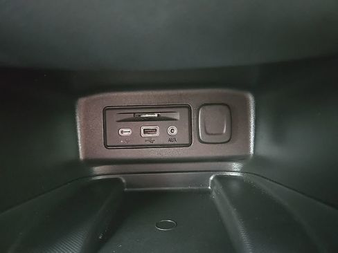 Used 2023 Chevrolet Equinox Premier FWD image 58