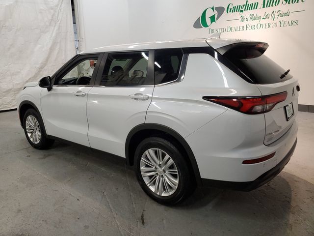 Used 2024 Mitsubishi Outlander ES AWD/4WD image 4