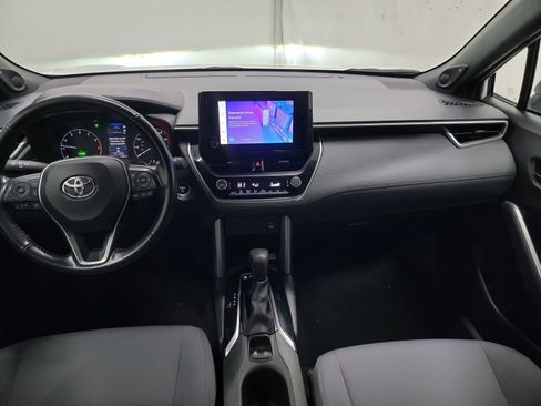 Used 2023 Toyota Corolla Cross SE image 15