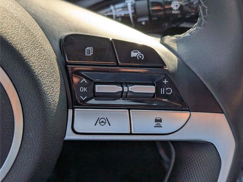 Used 2025 Hyundai Elantra Limited FWD image 23