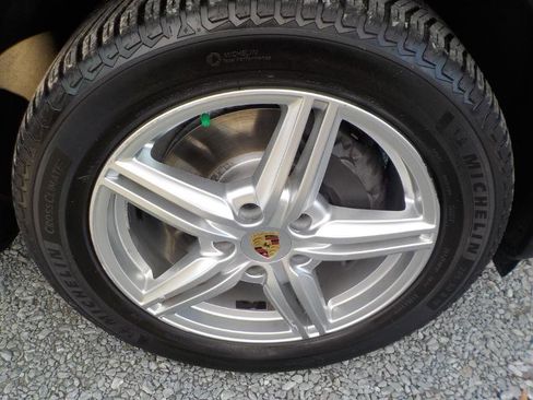 Used 2016 Porsche Cayenne w/ Premium Package image 33