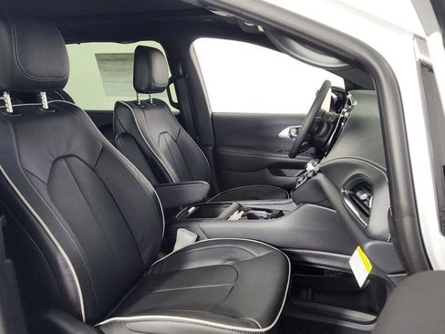 New 2026 Chrysler Pacifica Limited image 29