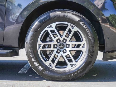 Used 2025 Ford Expedition Max Active RWD image 9