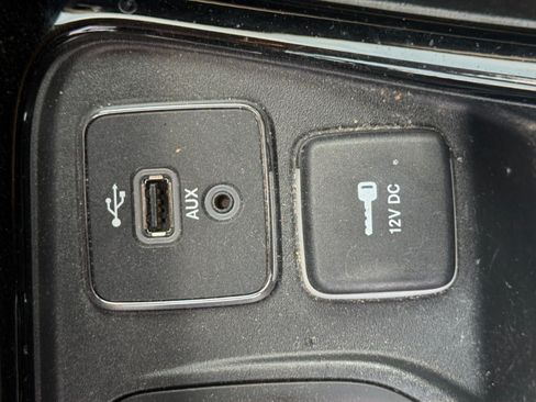Used 2018 Jeep Compass Limited w/ Navigation Group AWD/4WD image 29