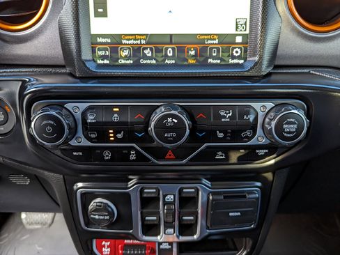 Used 2022 Jeep Gladiator Mojave w/ Cold Weather Group image 22