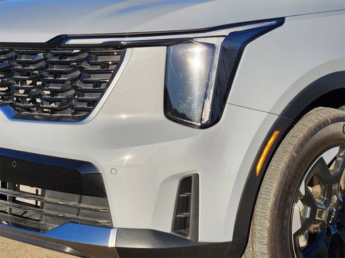 Used 2025 Kia Sorento S w/ Panoramic Sunroof Package image 8