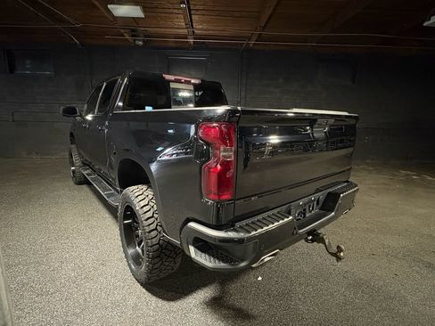 Used 2019 Chevrolet Silverado 1500 High Country w/ Technology Package AWD/4WD image 4
