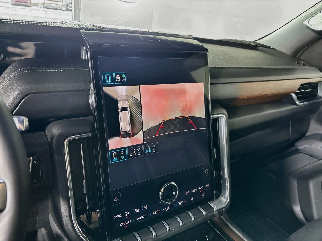 Used 2025 GMC Yukon XL Denali AWD/4WD image 17