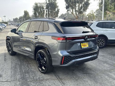 New 2026 Volkswagen Tiguan SE R-Line image 3