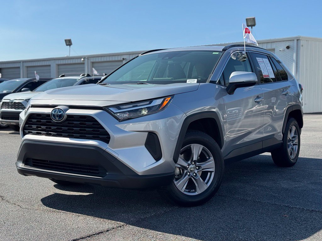Used 2024 Toyota RAV4 XLE AWD/4WD image 6