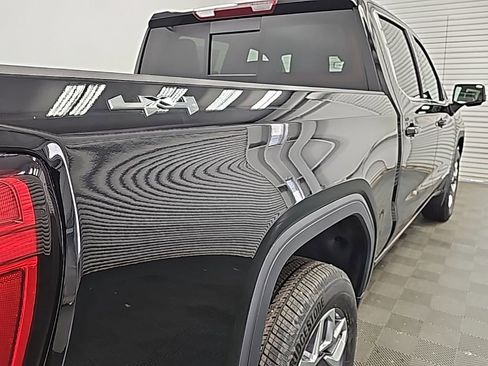 New 2026 GMC Sierra 1500 SLE w/ Preferred Package image 9