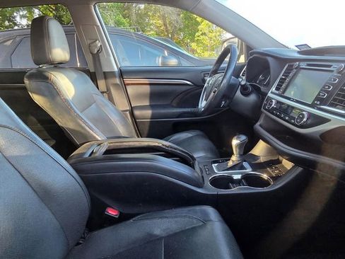 Used 2015 Toyota Highlander Limited Platinum AWD/4WD image 8