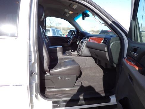 Used 2009 GMC Sierra 1500 SLT w/ White Diamond Edition image 9