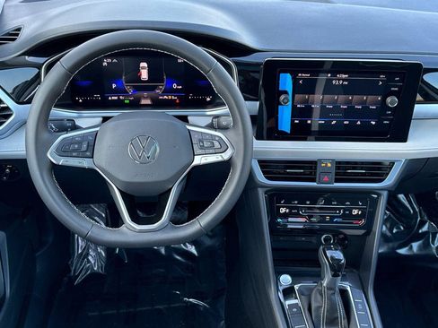 New 2026 Volkswagen Taos SE image 13
