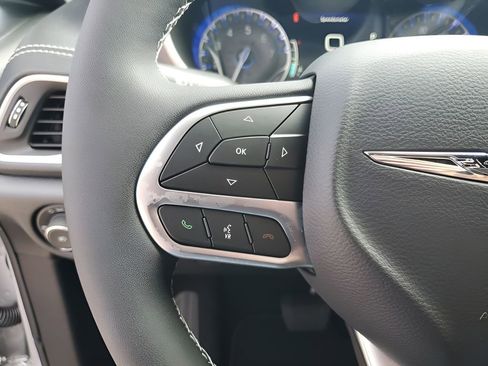 New 2026 Chrysler Pacifica Select FWD image 32