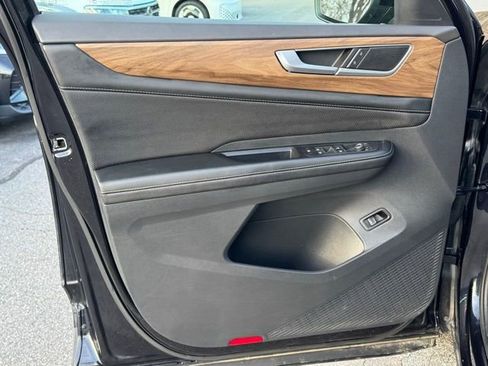 Used 2024 Volkswagen Atlas SE image 36