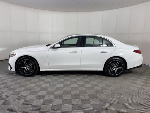Used 2025 Mercedes-Benz E 350 4MATIC Sedan image 4