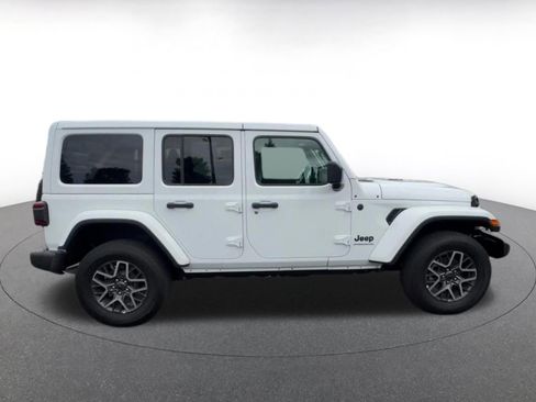 Used 2025 Jeep Wrangler Unlimited Sahara AWD/4WD image 16