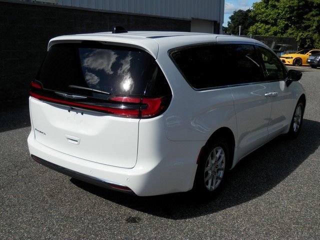 Used 2026 Chrysler Pacifica Select FWD image 8
