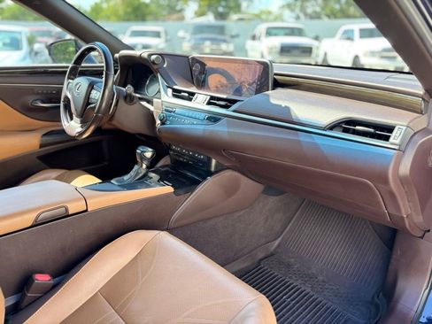Used 2019 Lexus ES 350 Luxury w/ Accessory Package 2 FWD image 13