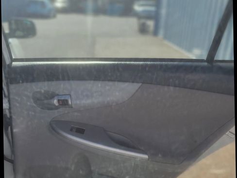 Used 2013 Toyota Corolla LE FWD image 27