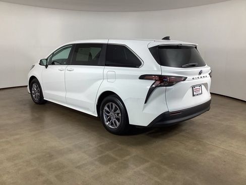 Used 2024 Toyota Sienna LE FWD image 14