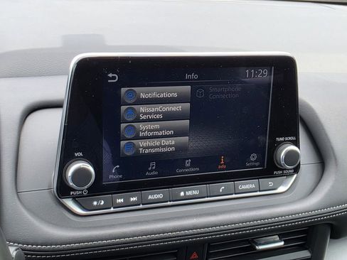 Used 2025 Nissan Rogue SV FWD image 15